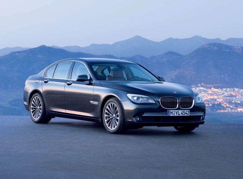 BMW 7 SERIE 740I 326HP