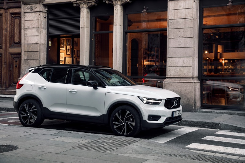 VOLVO XC40 2.0 T5 247HP