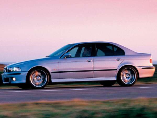 BMW 5 SERIE 4.4 M5 400HP