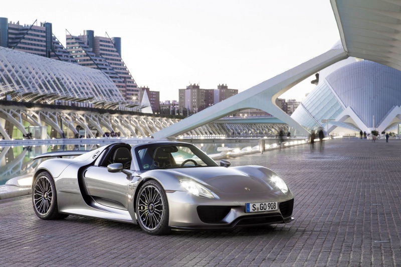 PORSCHE 918 4.6 V8 - 2 E-ENGINES 887HP