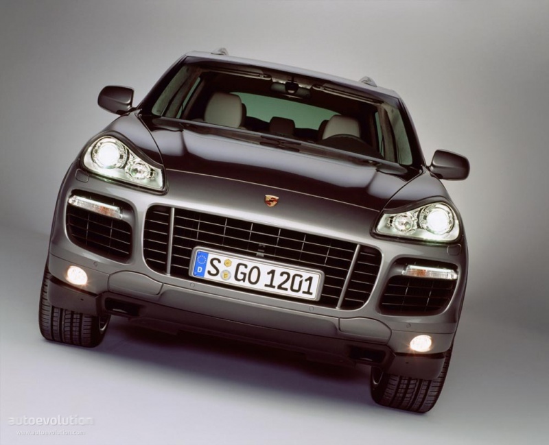 PORSCHE CAYENNE 4.8 TURBO 500HP