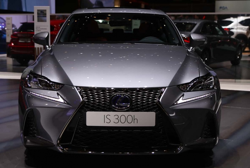 LEXUS IS 200T 245HP