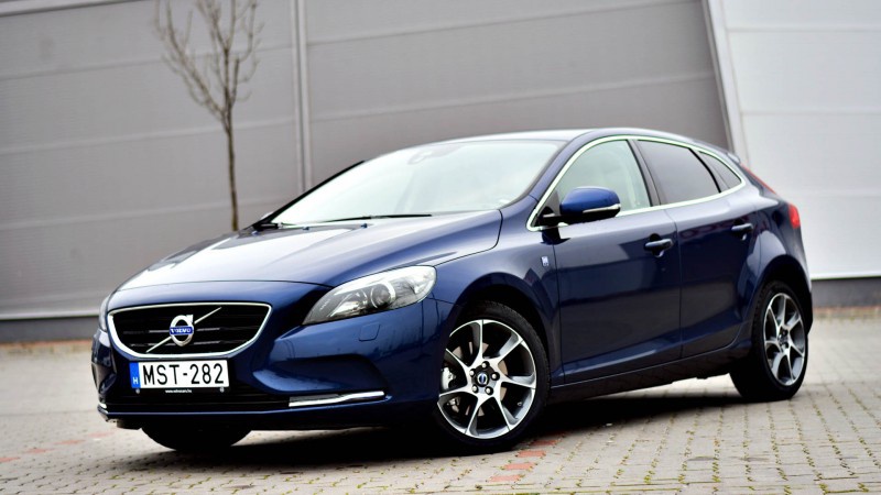 VOLVO V40 / V40 CROSS COUNTRY 2.0 T2 122HP